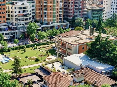 AMBIENT KOMERCIAL PREMIUM PËR QIRA NË BLLOK | 103 m² | KATI 1 | FASADË NË RRUGË KRYESORE‼️