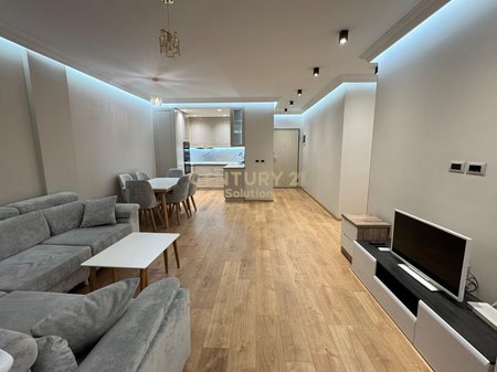 JAPIM APARTAMENT ME QIRA 2+1+2 NE ZONEN E ASTIRIT!