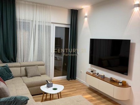 APARTAMENT 1+1 ME QIRA – PAZARI I RI