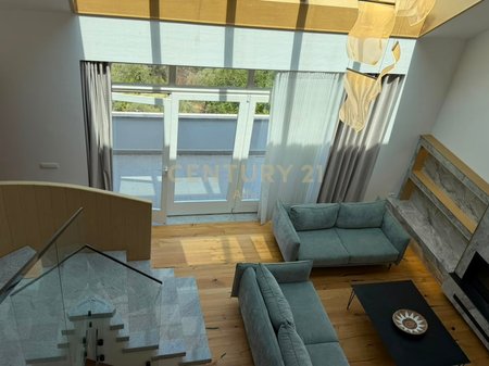 VILË PREMIUM ME QIRA NË PETRELË – PAMJE PANORAMIKE & PRIVATËSI