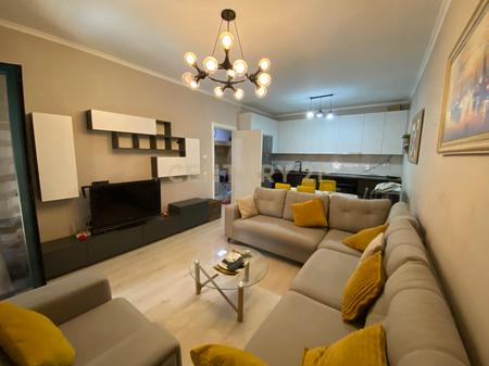 Jepet me qira apartament 1+1 + post parkimi në Green City, Unaza e Re !!