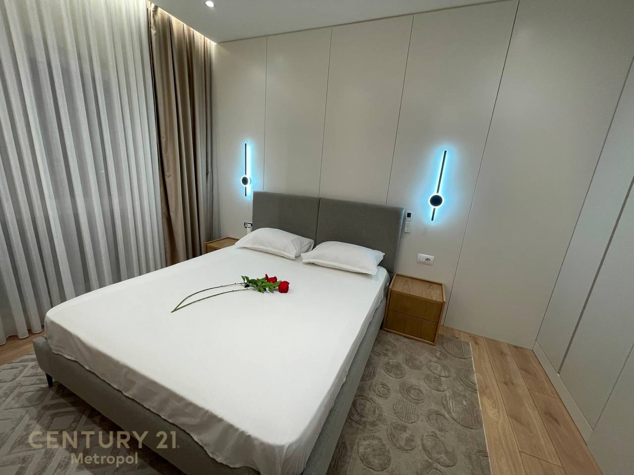 JEPET ME QIRA APARTAMENT 2+1+2, ZOGU I ZI!