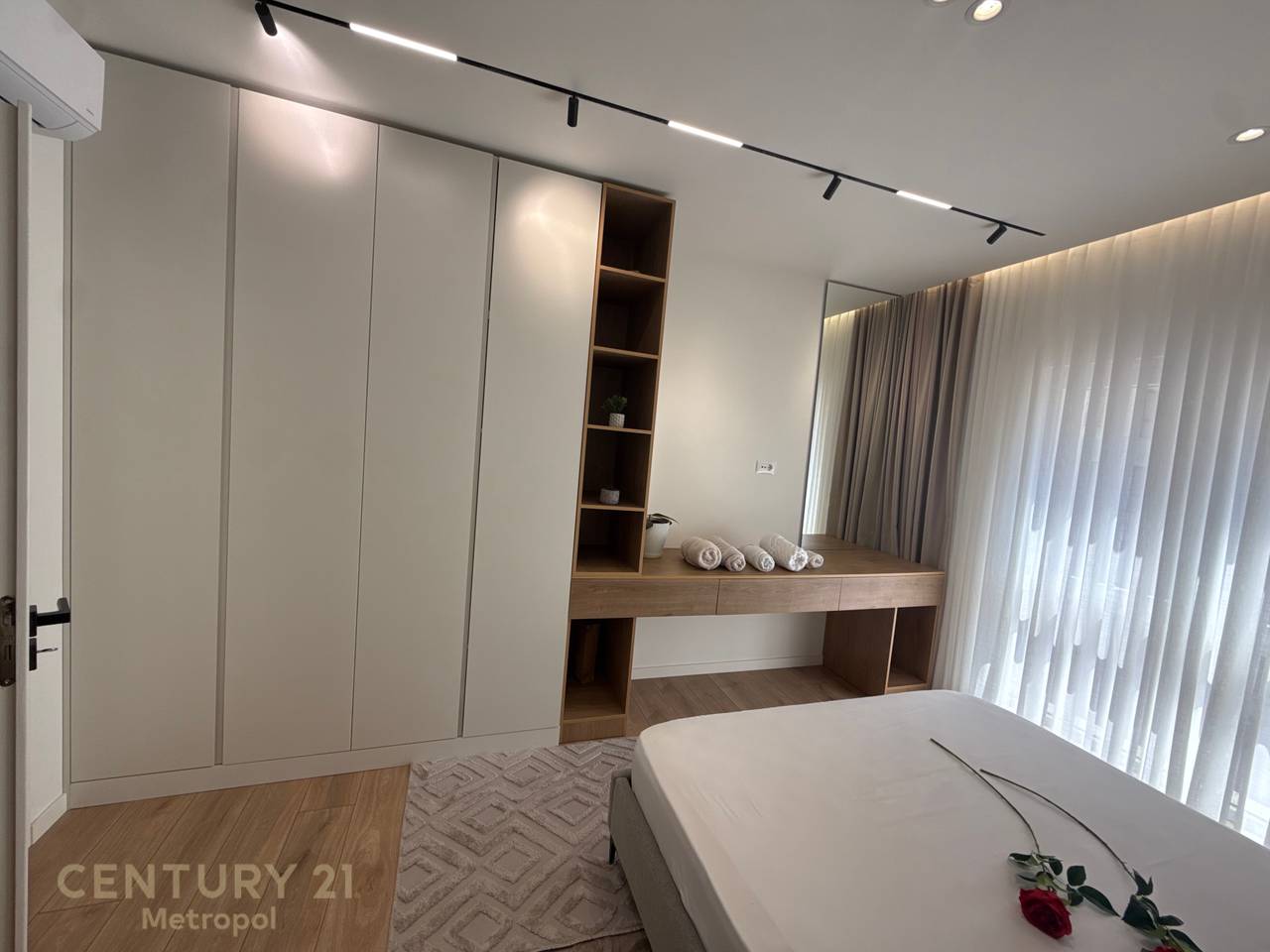 JEPET ME QIRA APARTAMENT 2+1+2, ZOGU I ZI!