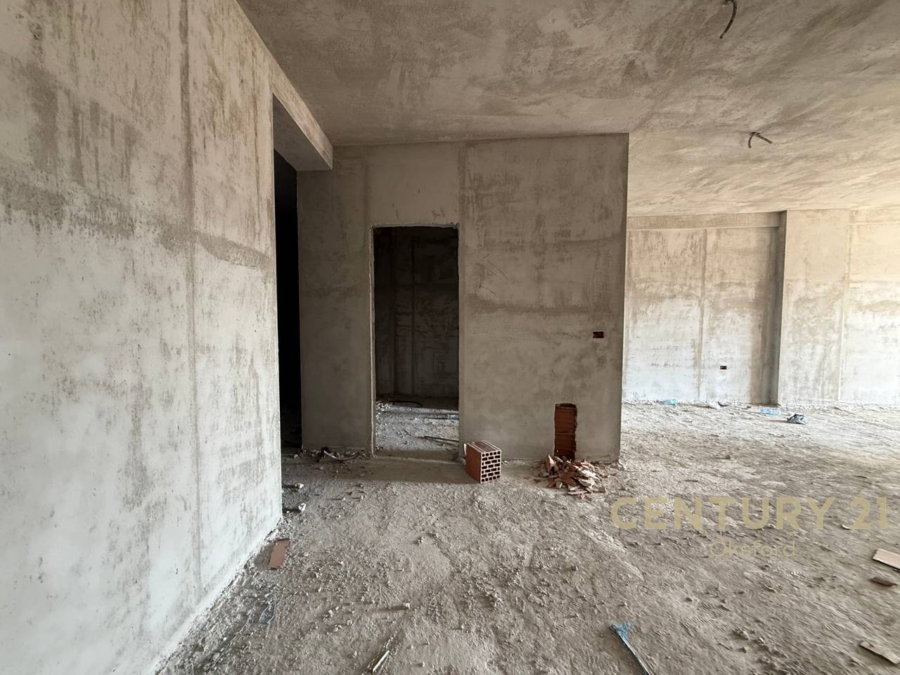 Okazion! Apartament në shitje 2+1, pranë ish Fushës së Aviacionit!