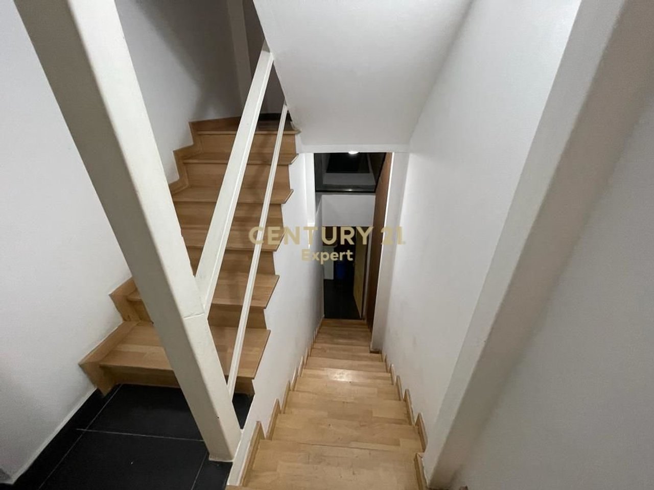 WE RENT HOTEL NEAR THE MORTGAGE, TIRANA!
