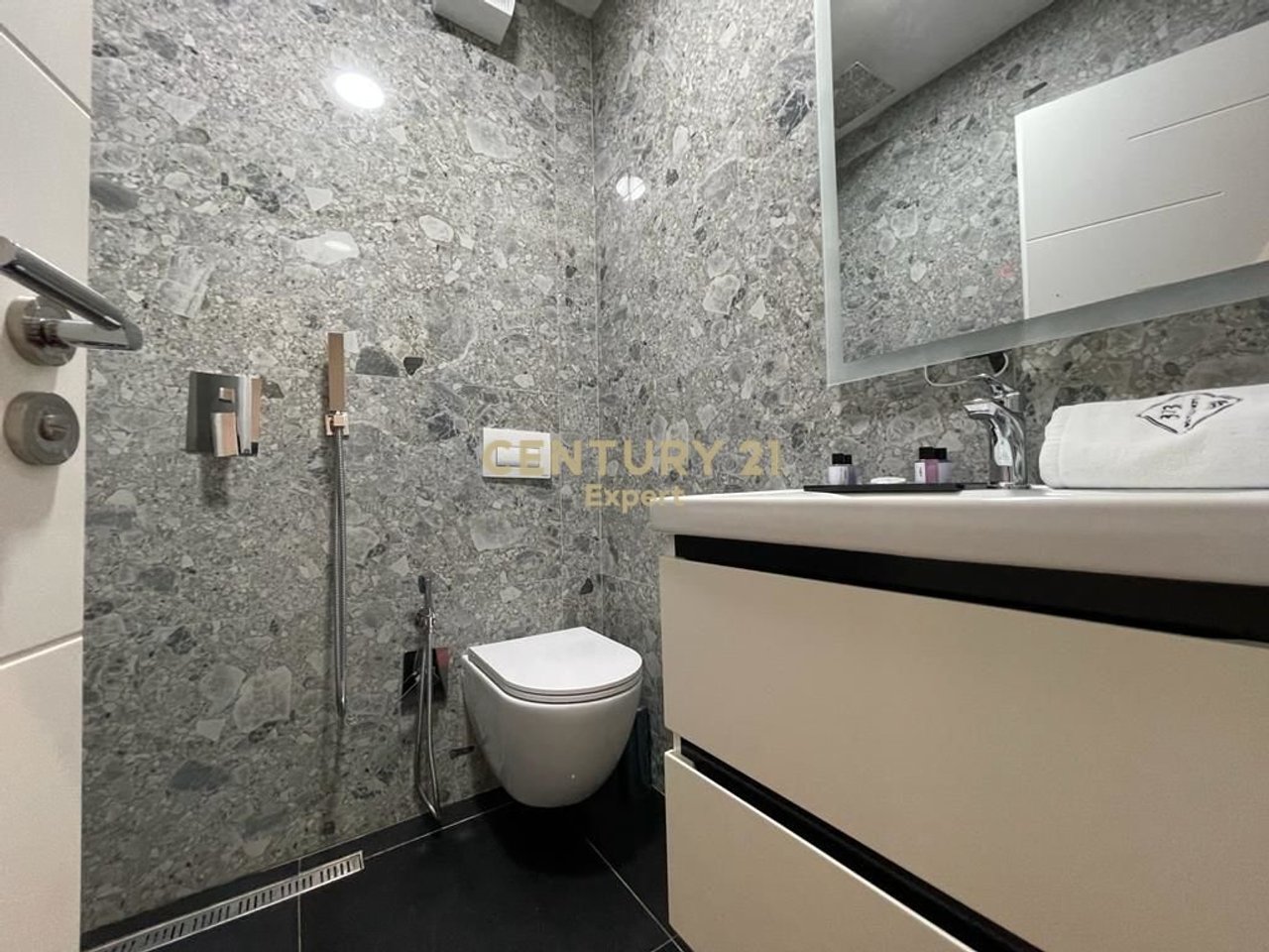 WE RENT HOTEL NEAR THE MORTGAGE, TIRANA!