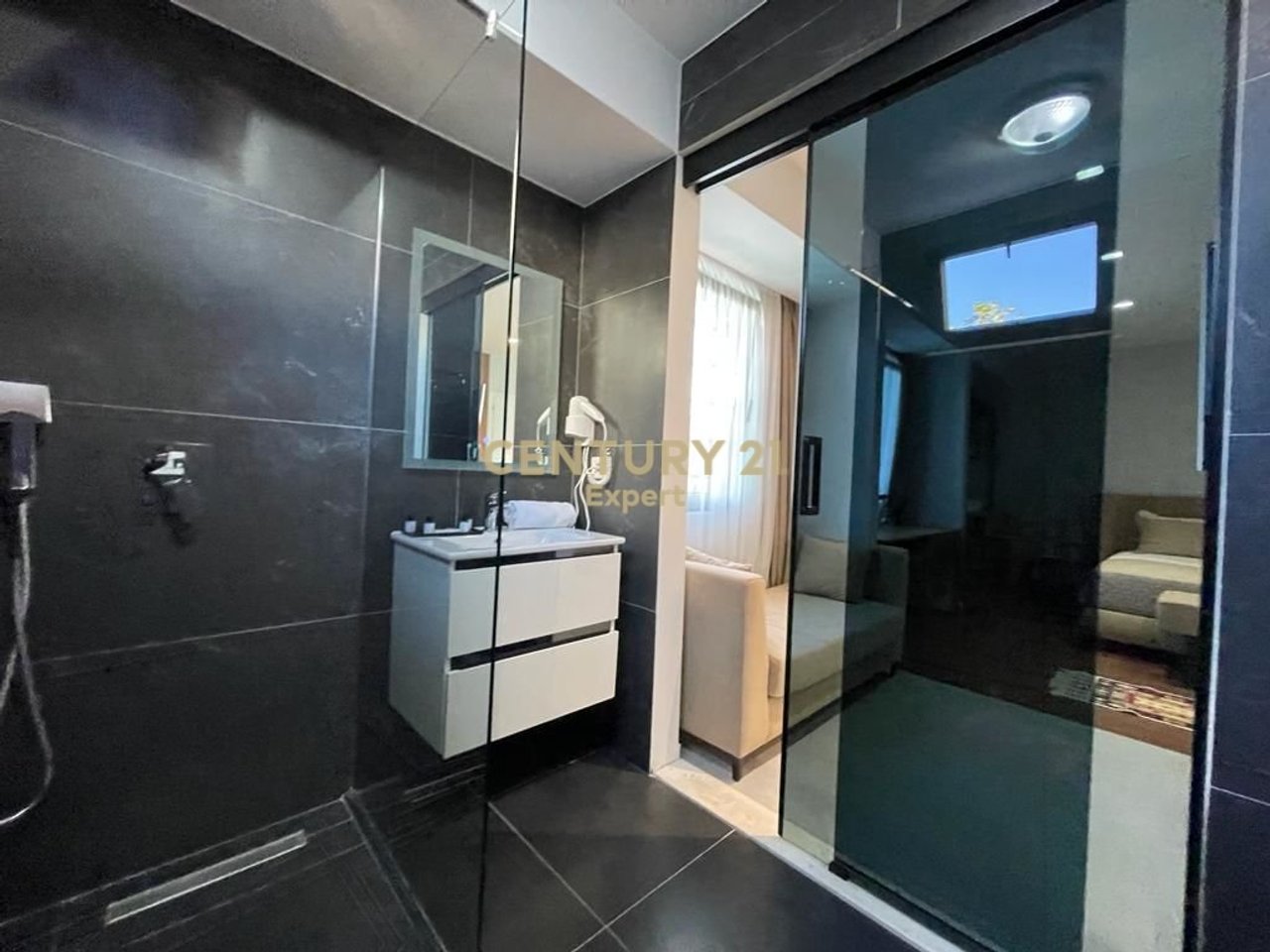 WE RENT HOTEL NEAR THE MORTGAGE, TIRANA!