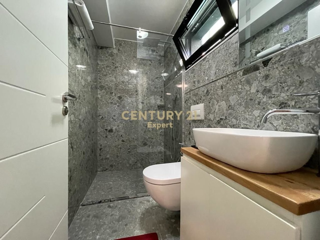 WE RENT HOTEL NEAR THE MORTGAGE, TIRANA!