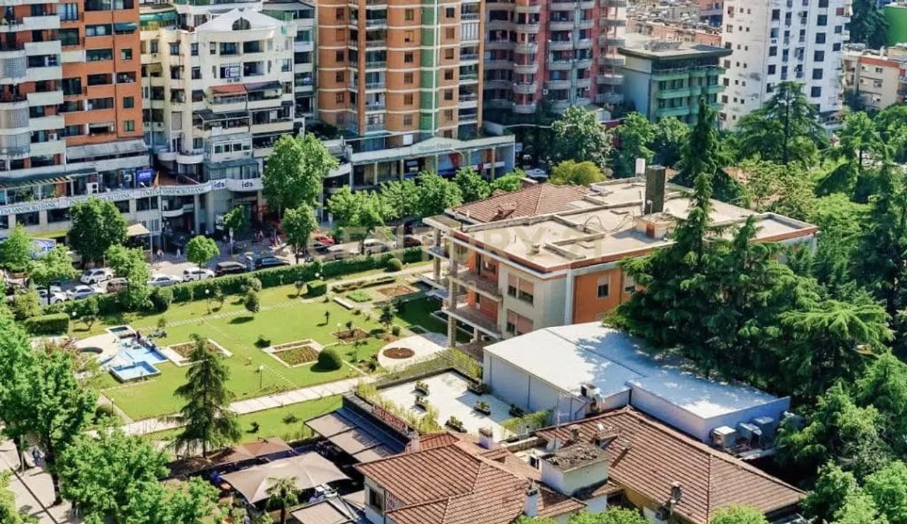 AMBIENT KOMERCIAL PREMIUM PËR QIRA NË BLLOK | 103 m² | KATI 1 | FASADË NË RRUGË KRYESORE‼️