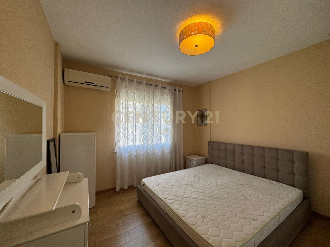 Jepet me qira apartament 1+1 tek Myslym Shyri!
