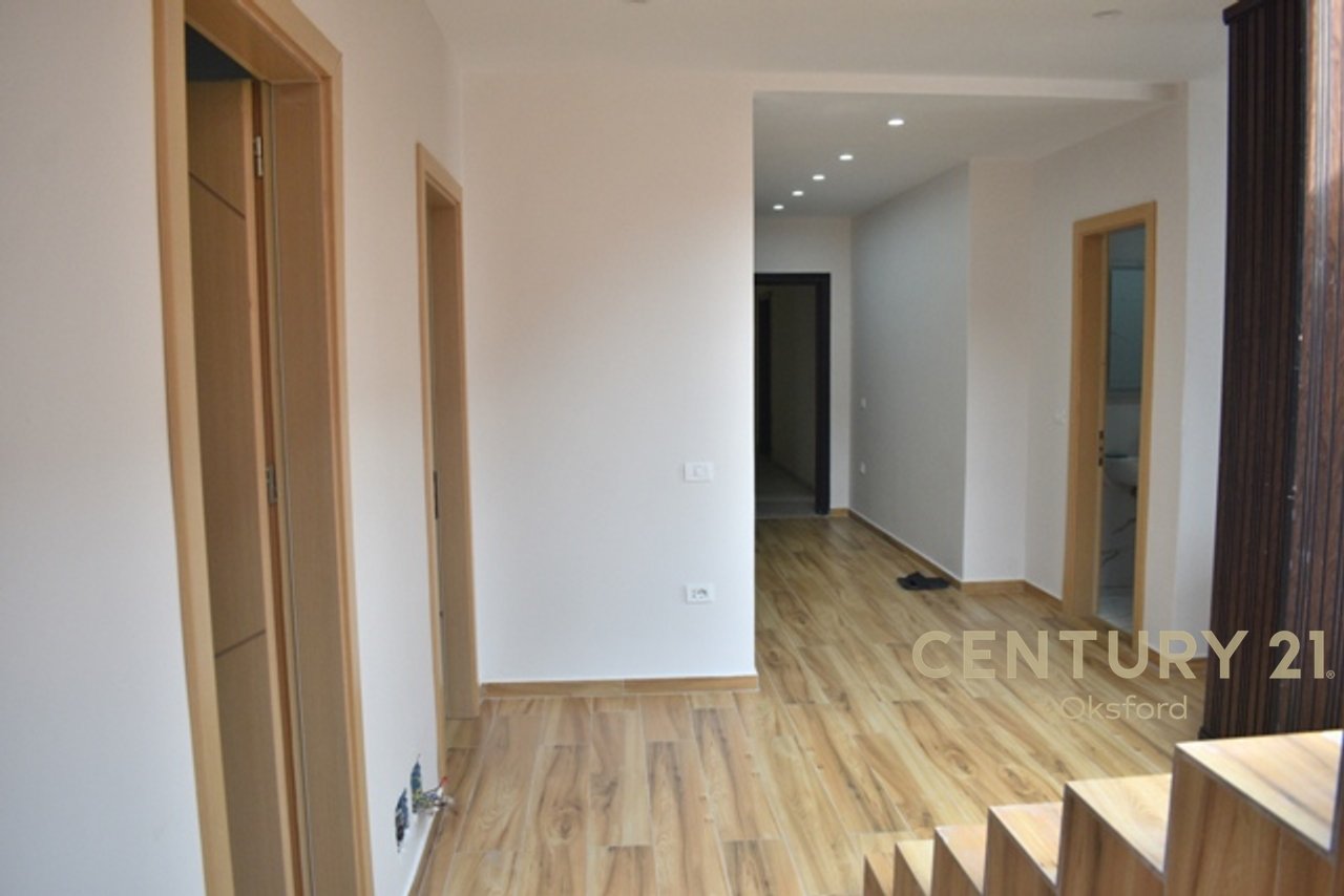 IN AFFITTO ATTICO APPARTAMENTO 5+2 ALLA SCUOLA UNITA