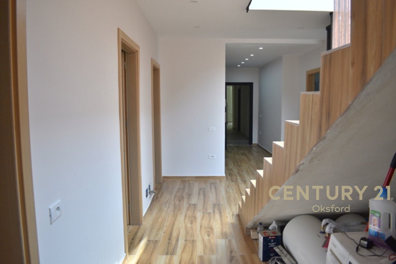 IN AFFITTO ATTICO APPARTAMENTO 5+2 ALLA SCUOLA UNITA