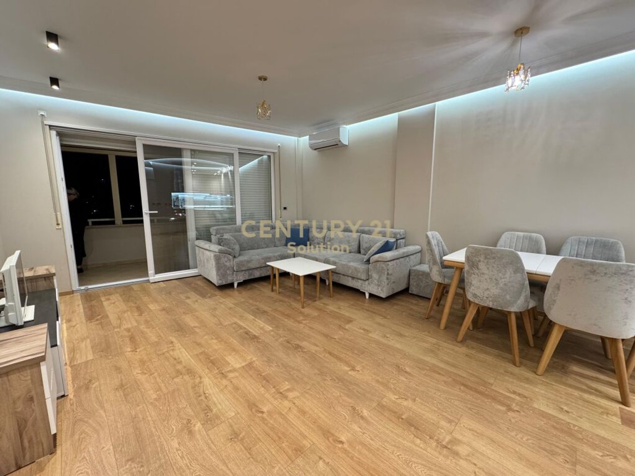 AFFITTIAMO APPARTAMENTO 2+1+2 NELL'AREA DI ASTIR!