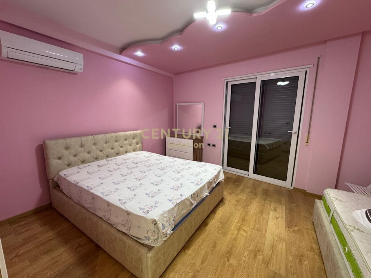 AFFITTIAMO APPARTAMENTO 2+1+2 NELL'AREA DI ASTIR!