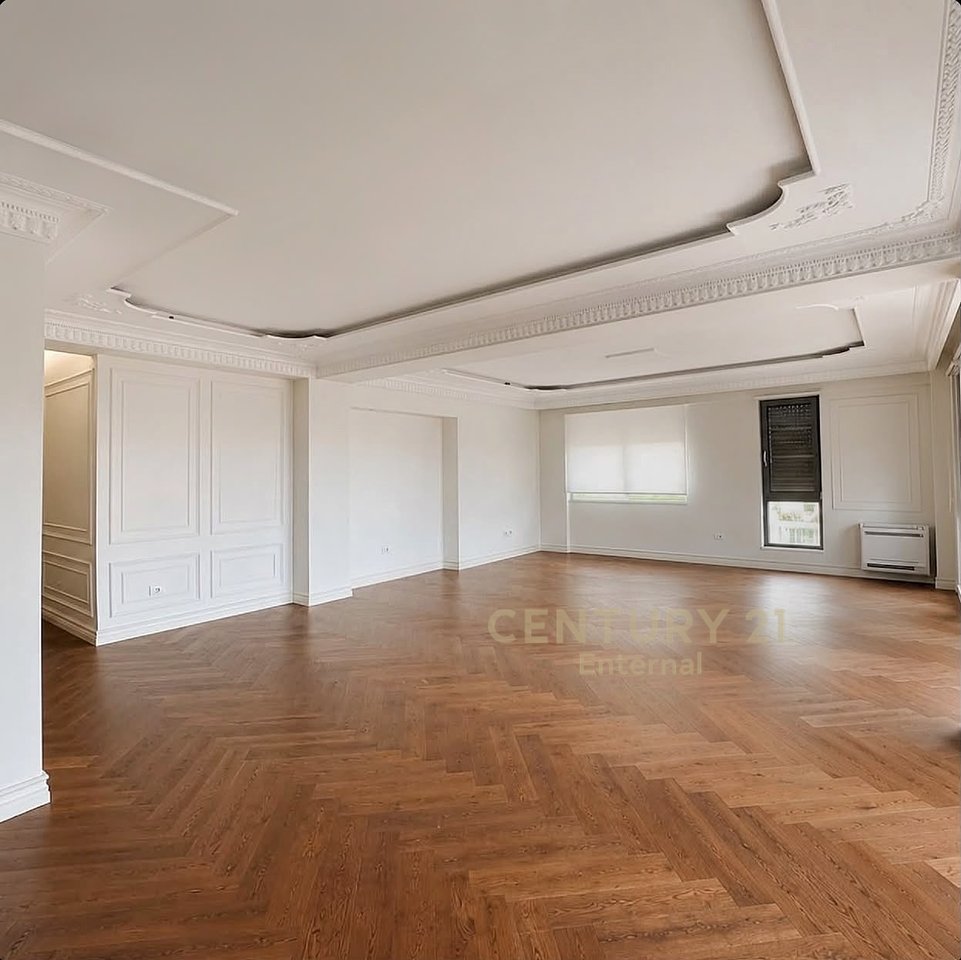 Jepet me qira Apartament 200 m², i përshtatshëm për zyra, në Ish-Bllok.
Administrim 24h,siguri maksimale,super modern.