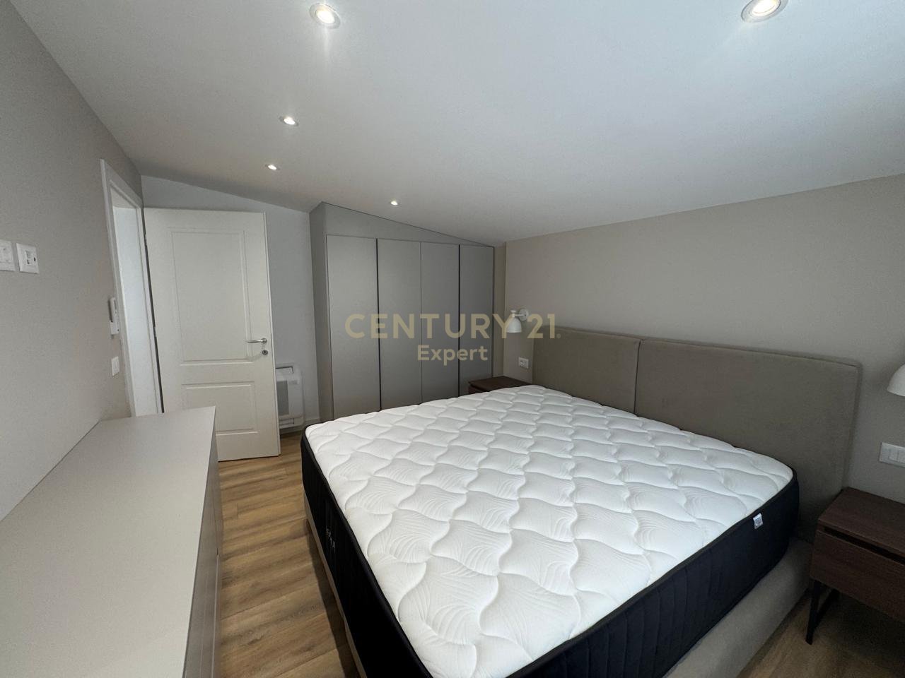 FOR RENT MODERN DUPLEX + PARKING AT DRY LAKE