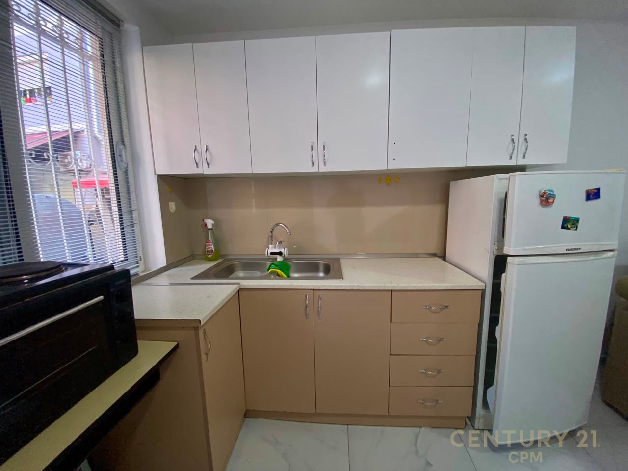 NE KOMUNEN E PARISIT PRANE KESH JAPIM ME QIRA STUDIO APARTAMENT