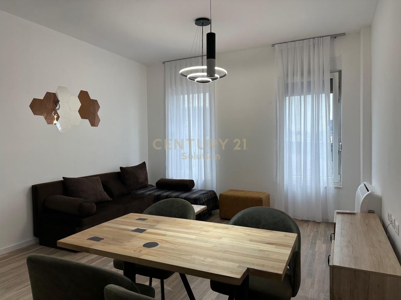 APARTAMENT 2+1+2 +VERANDE PER QIRA PRANE BULEVARDIT TE RI!