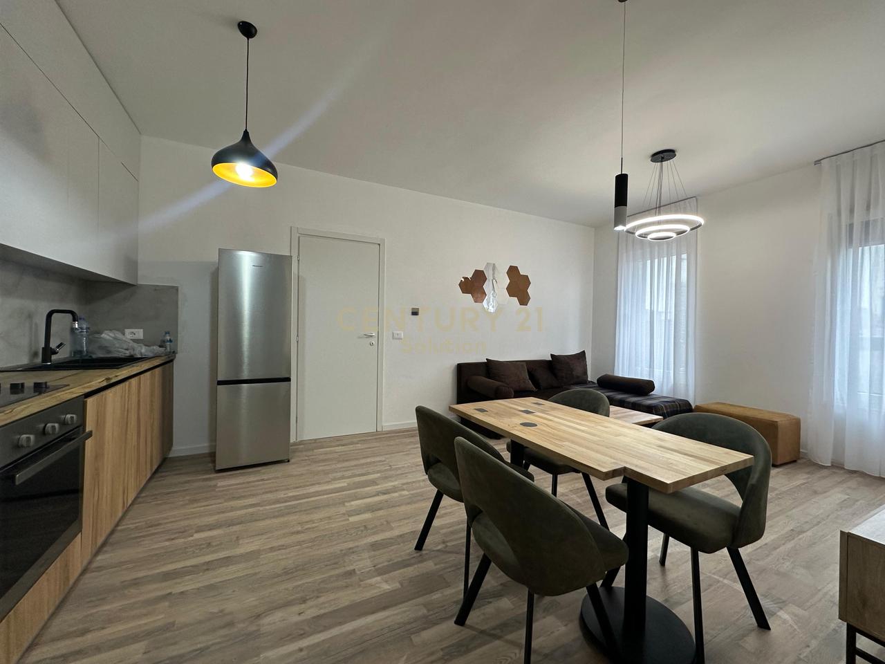 APARTAMENT 2+1+2 +VERANDE PER QIRA PRANE BULEVARDIT TE RI!