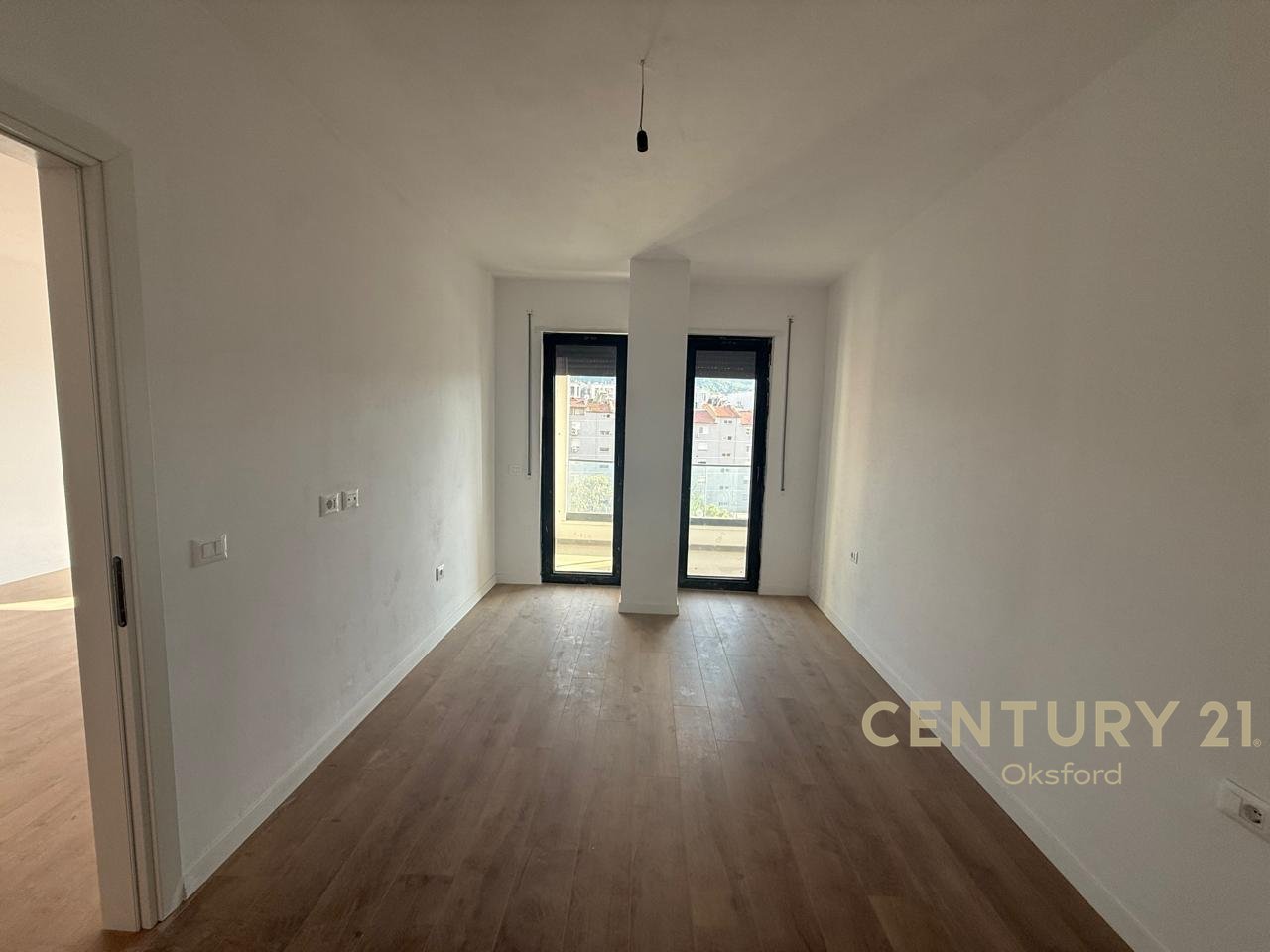OFFICE SPACE FOR RENT, NEAR THE PARIS MUNICIPALITY!