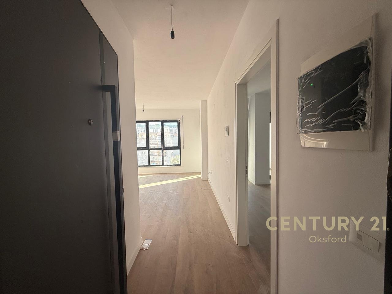 OFFICE SPACE FOR RENT, NEAR THE PARIS MUNICIPALITY!