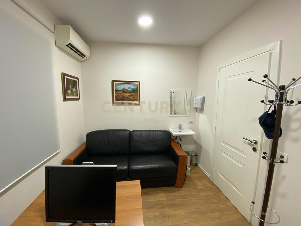 SHITET KLINIKË E KOMPLETUAR BASHKË ME AMBIENTIN – MYSLYM SHYRI !