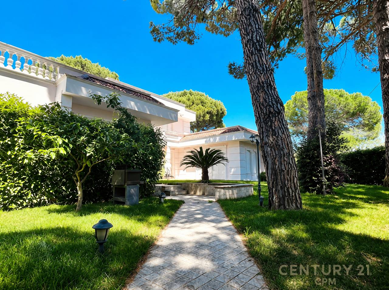 Villa For Sale in Lalzi Bay, Durres - 1,100,000€ | 415 m²