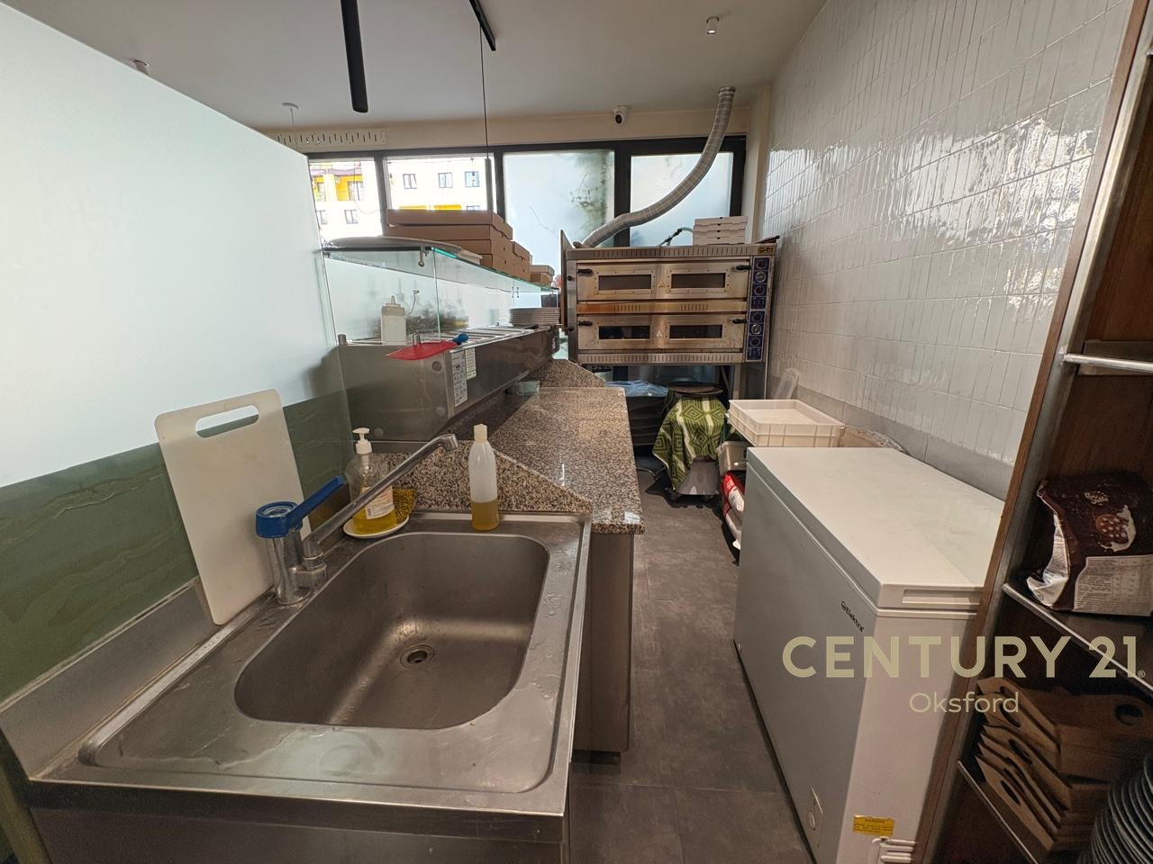 SHITET BIZNES RESTORANT NE KOMPLEKSIN GRAND GALLERY, YZBERISHT