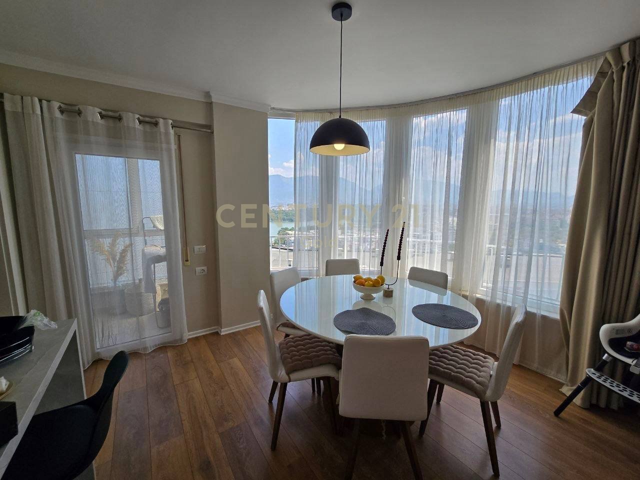 APARTMENT 2+1+2 FOR SALE AT THE BOTANICAL GARDEN (THE MOSQUE)