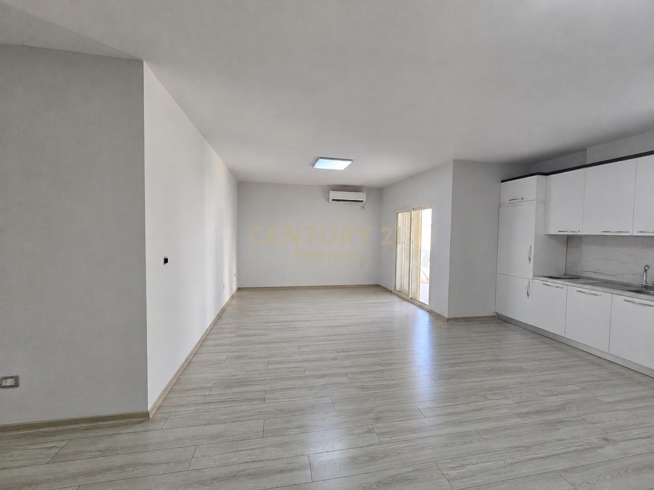 Shesim Apartament 2+1+2 në Myslym Shyri !
