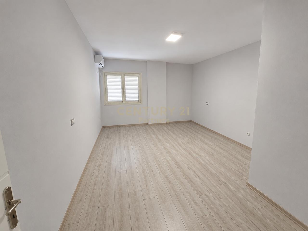 Shesim Apartament 2+1+2 në Myslym Shyri !