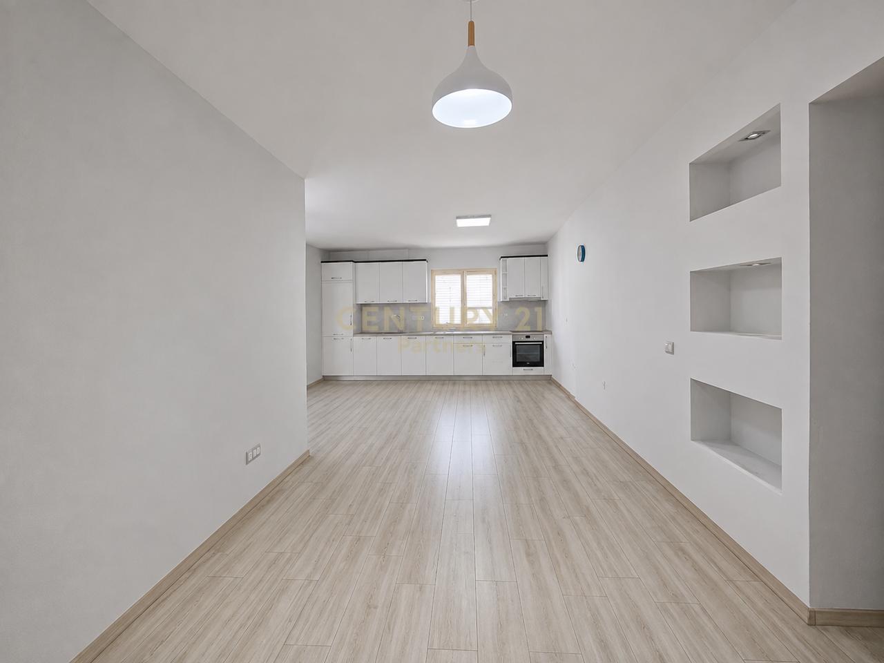 Shesim Apartament 2+1+2 në Myslym Shyri !