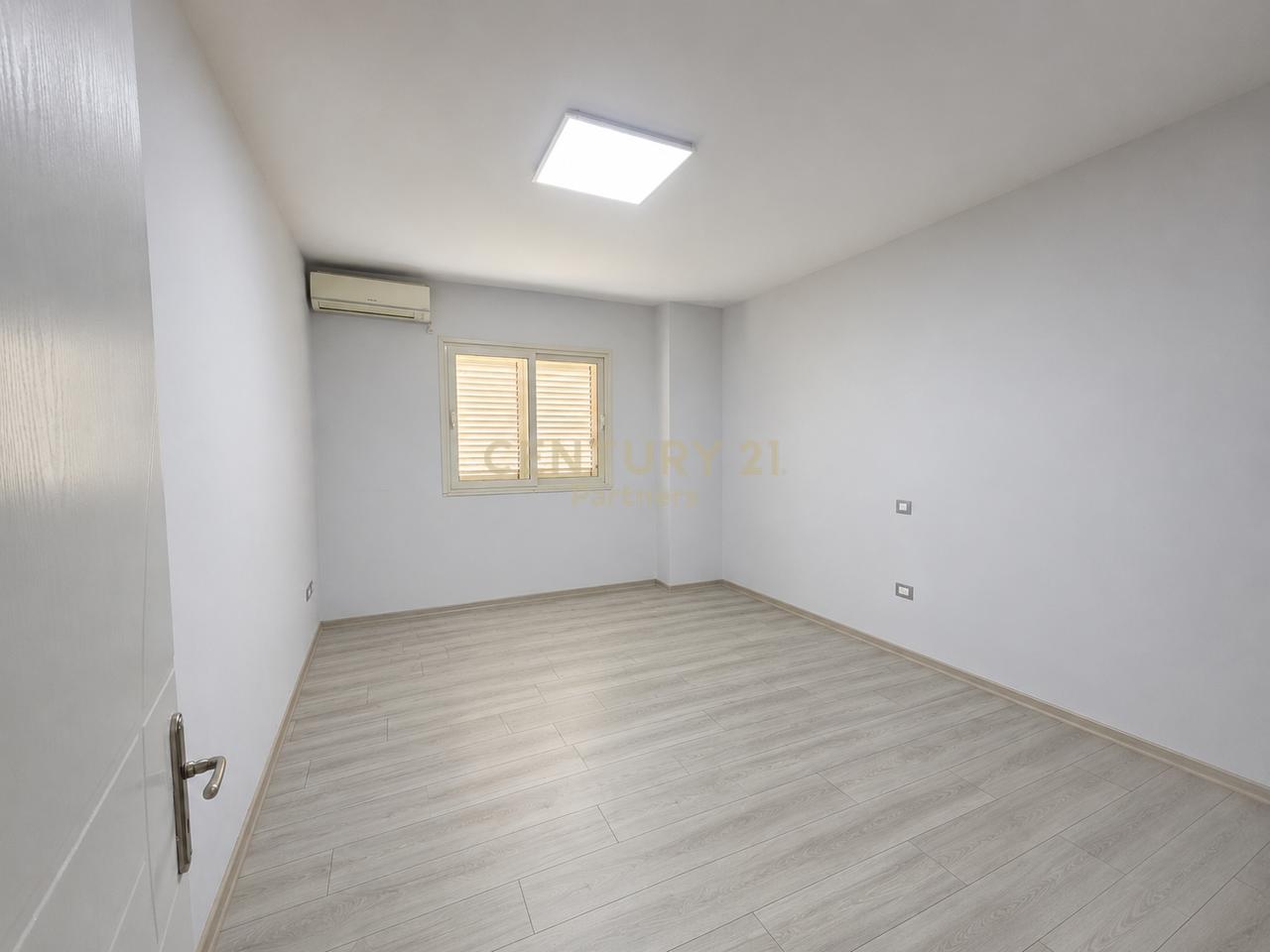 Shesim Apartament 2+1+2 në Myslym Shyri !