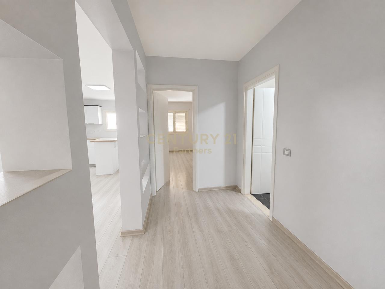 Shesim Apartament 2+1+2 në Myslym Shyri !