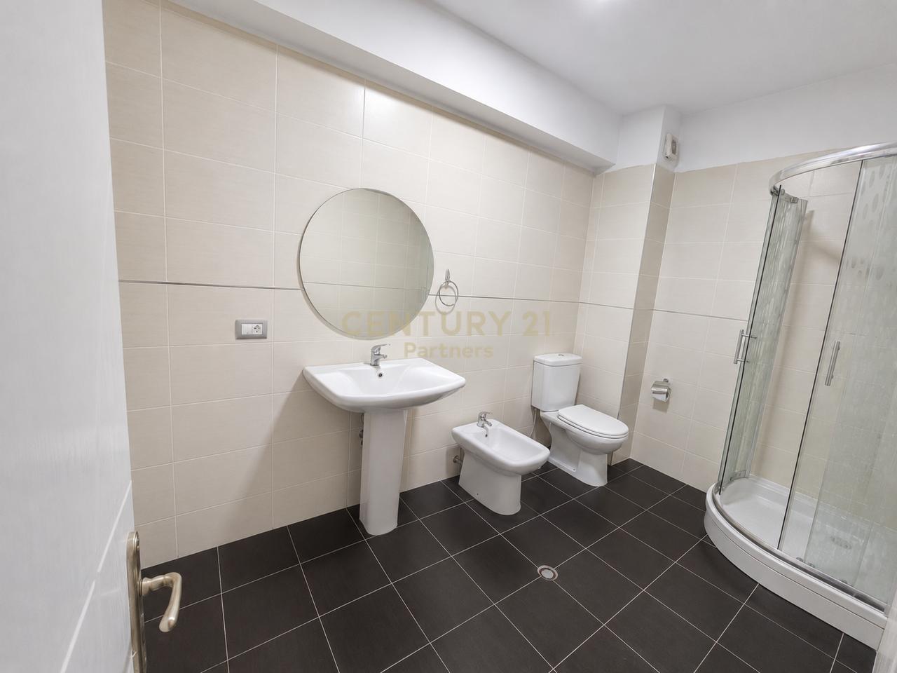 Shesim Apartament 2+1+2 në Myslym Shyri !