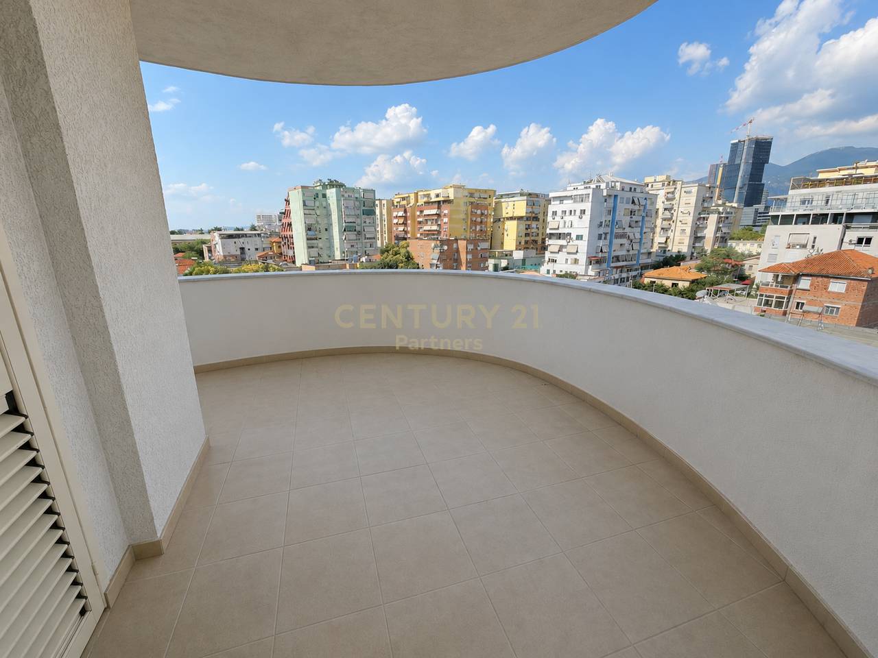 Shesim Apartament 2+1+2 në Myslym Shyri !