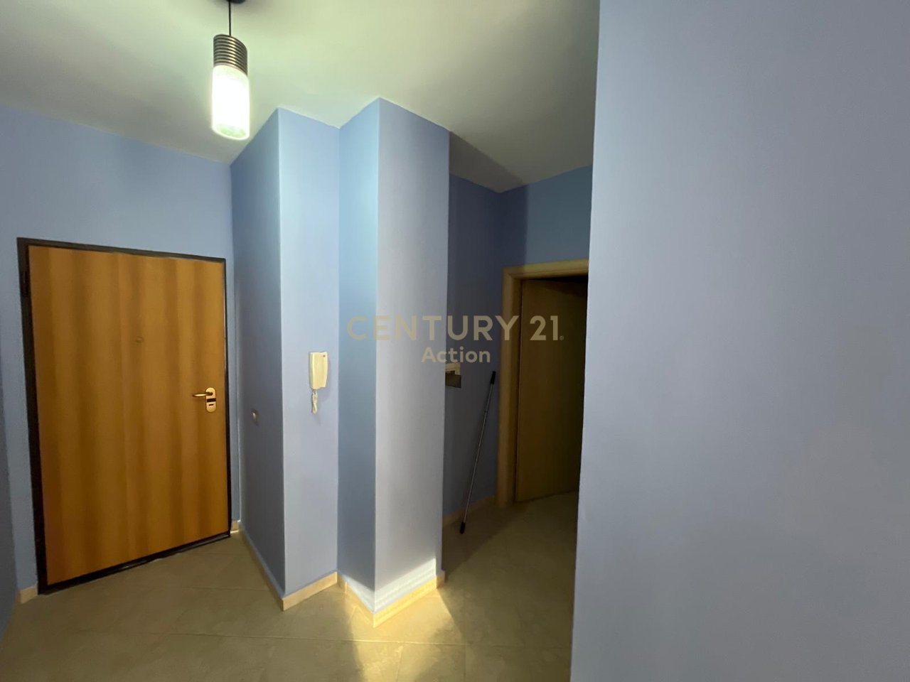 JEPET ME QIRA – APARTAMENT 2+1
📍 Shkëmbi i Kavajës, Durrës