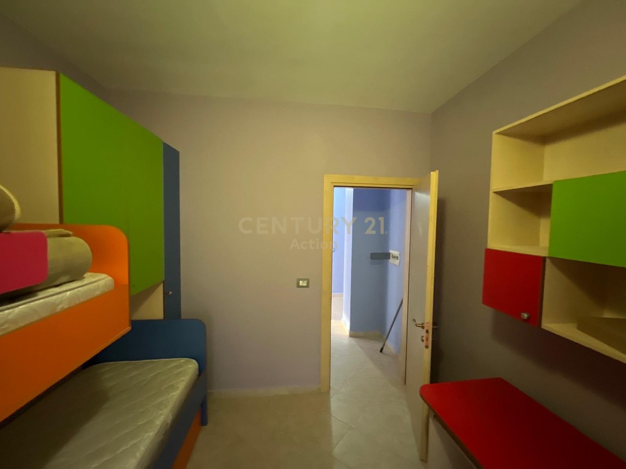 JEPET ME QIRA – APARTAMENT 2+1
📍 Shkëmbi i Kavajës, Durrës