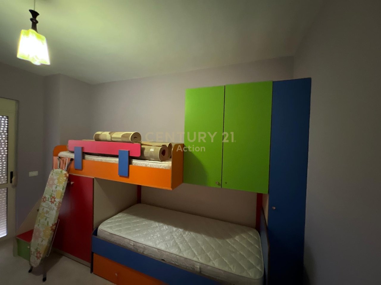 JEPET ME QIRA – APARTAMENT 2+1
📍 Shkëmbi i Kavajës, Durrës