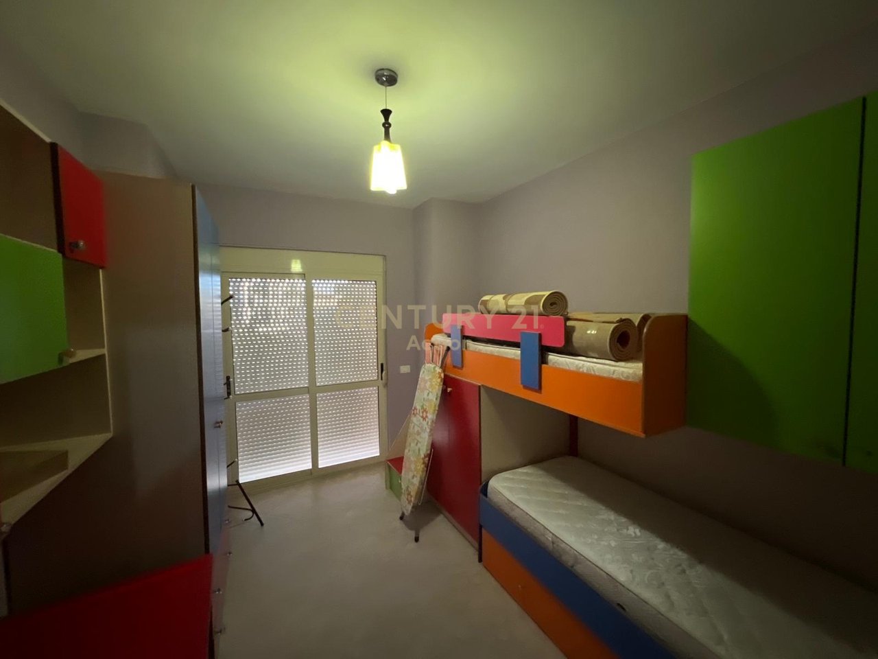 JEPET ME QIRA – APARTAMENT 2+1
📍 Shkëmbi i Kavajës, Durrës