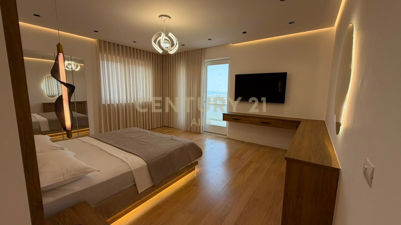 VILË PREMIUM ME QIRA NË PETRELË – PAMJE PANORAMIKE &amp; PRIVATËSI