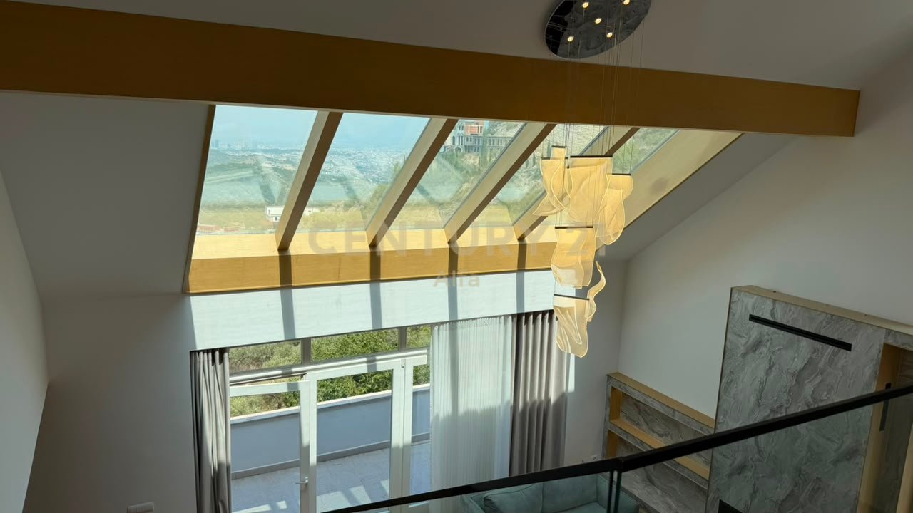 VILË PREMIUM ME QIRA NË PETRELË – PAMJE PANORAMIKE &amp; PRIVATËSI