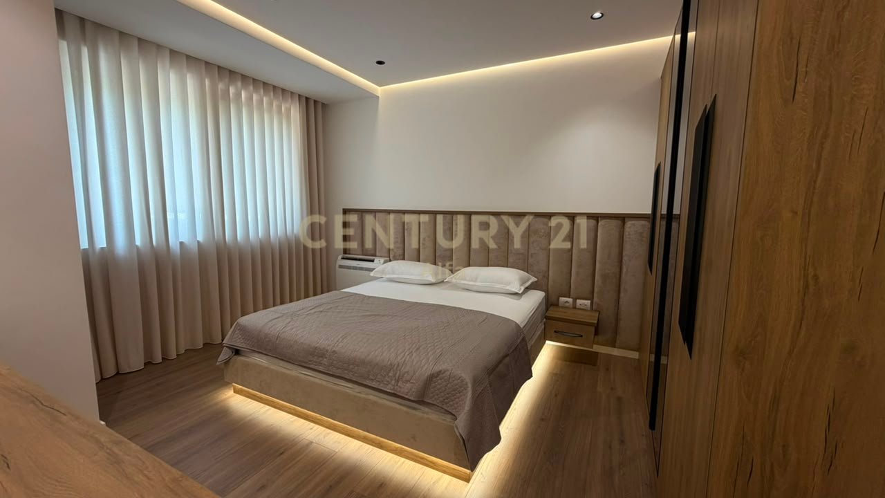 VILË PREMIUM ME QIRA NË PETRELË – PAMJE PANORAMIKE &amp; PRIVATËSI