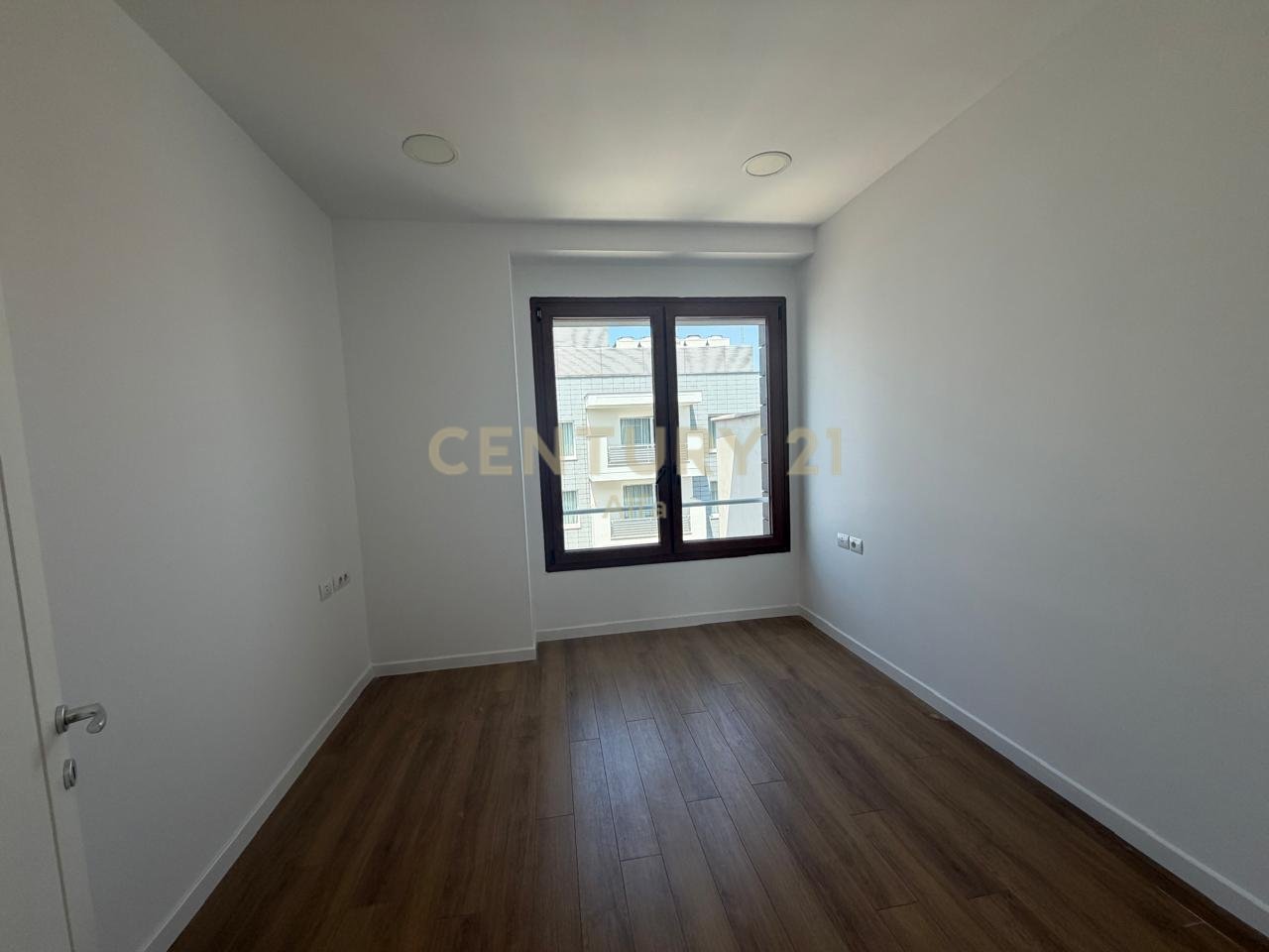 Office for rent at Hilton (Delijorgji)