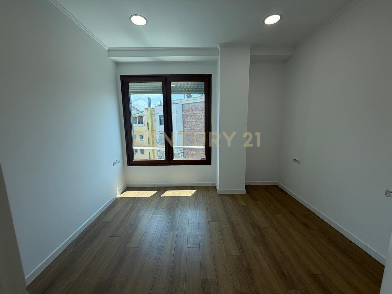 Office for rent at Hilton (Delijorgji)