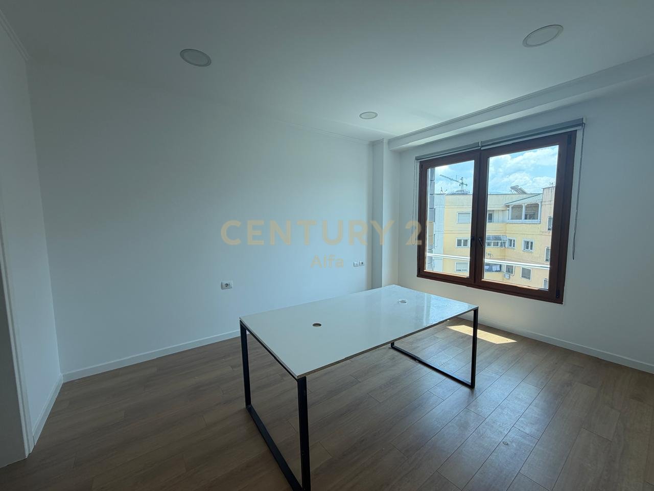 Office for rent at Hilton (Delijorgji)