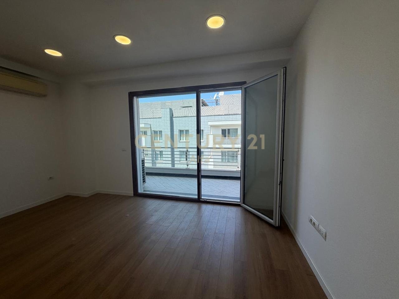 Office for rent at Hilton (Delijorgji)