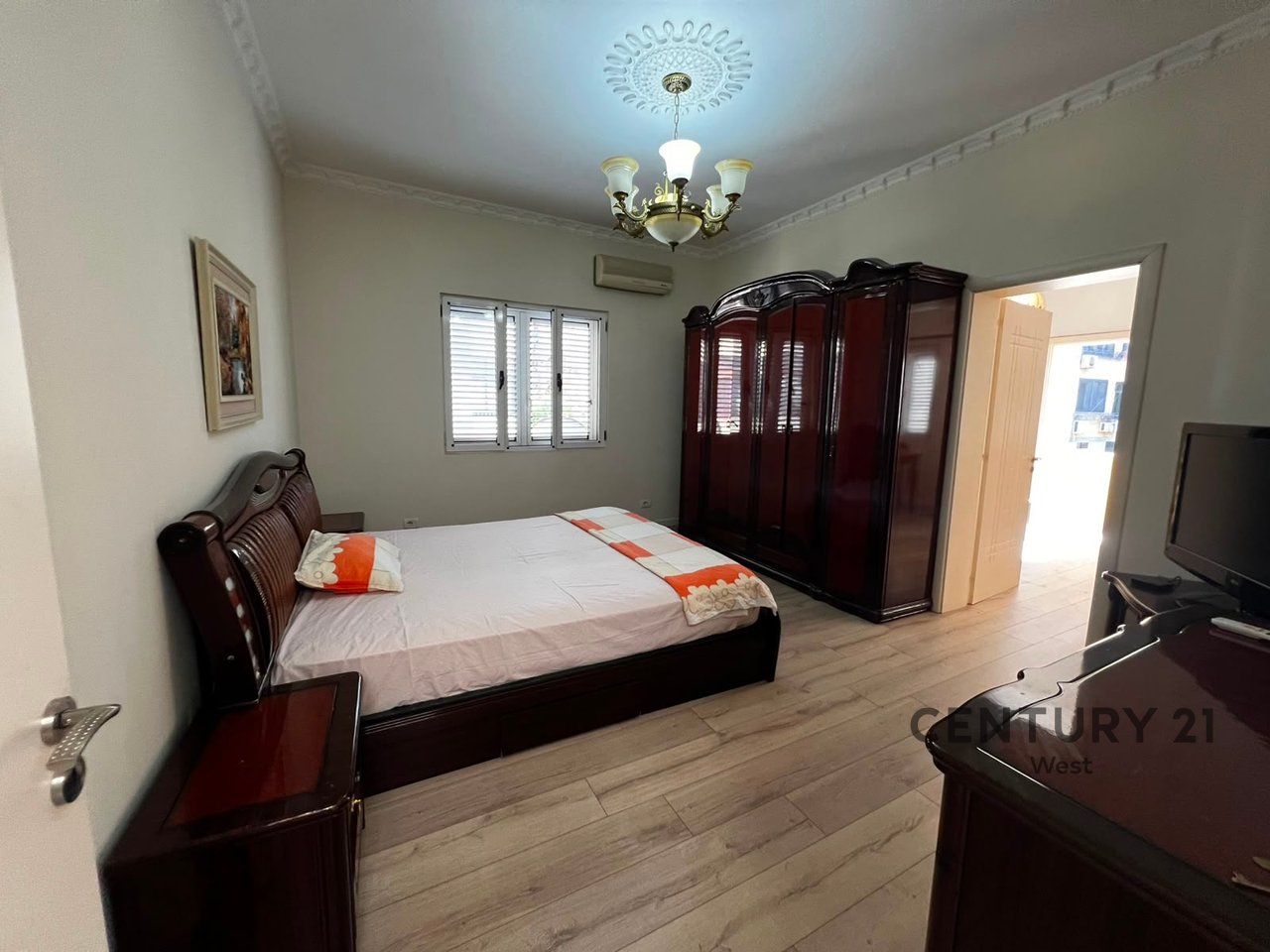 Floor Villa for Rent on Kavaja Road, Him Kolli Street