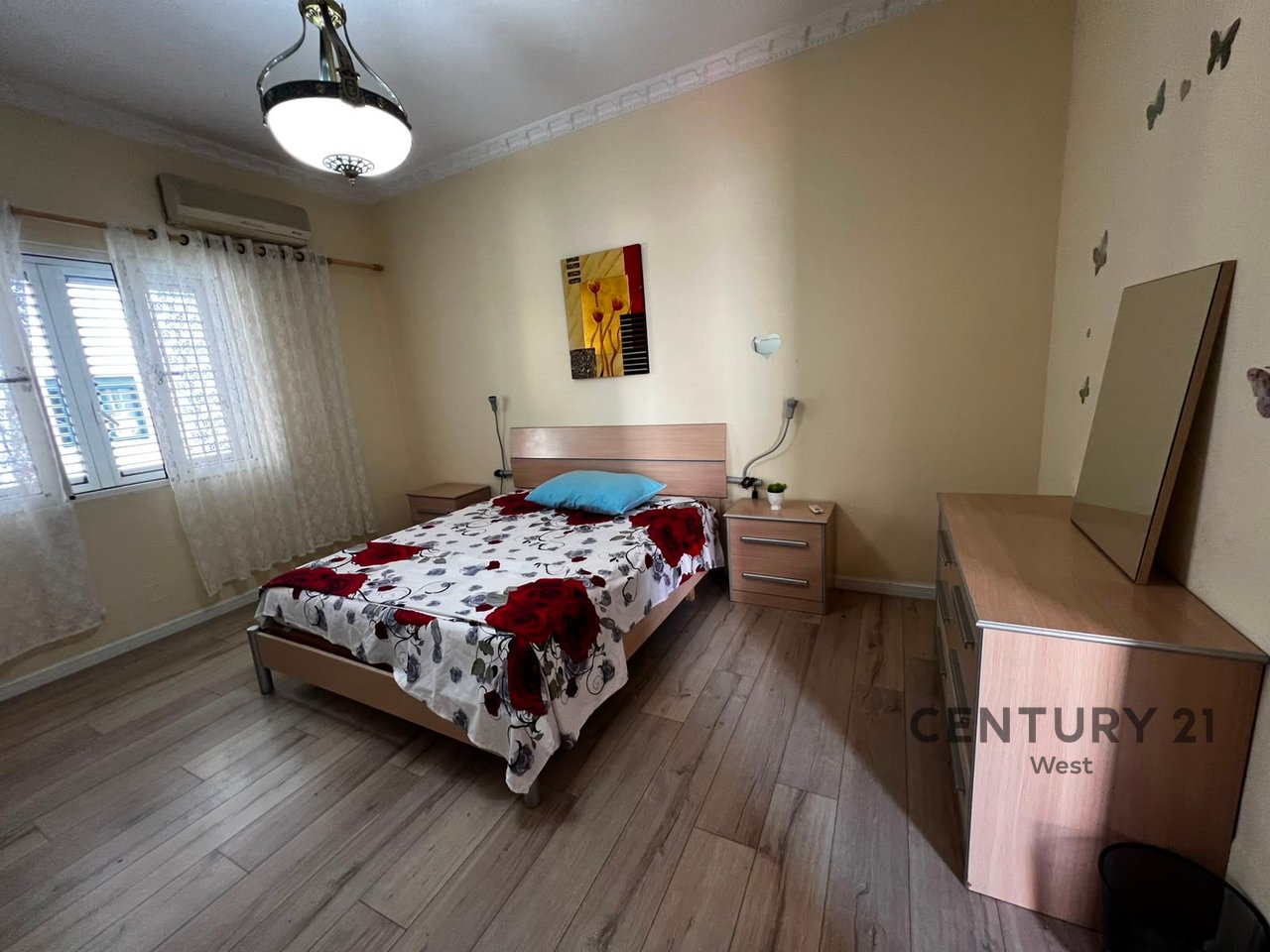 Floor Villa for Rent on Kavaja Road, Him Kolli Street