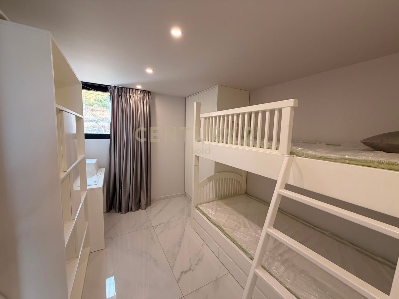 Super Duplex Apartment for Sale First Line, Arrangement!